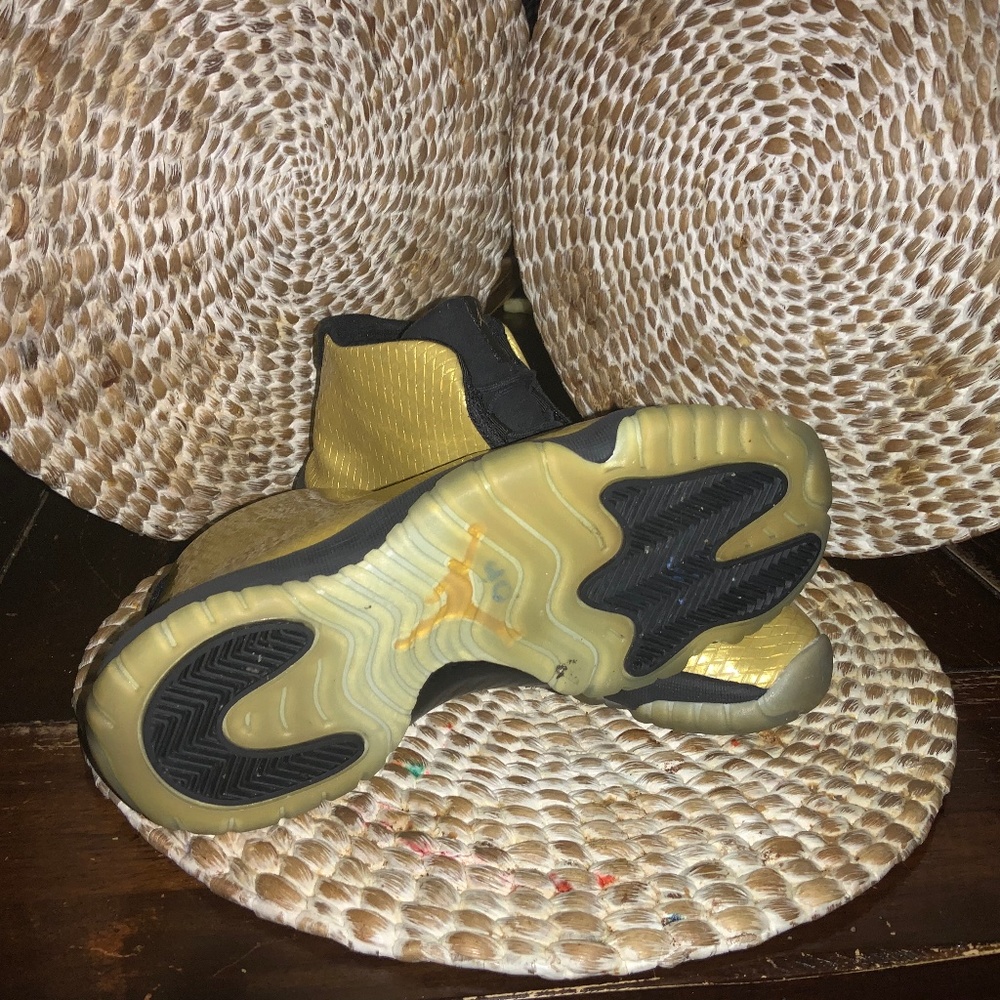 JORDAN 11 FUTURE (GOLD)